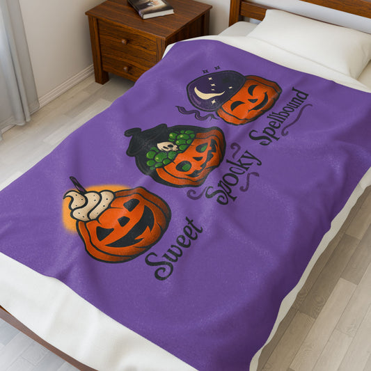 Halloween Cream Velveteen Plush Blanket - Cozy Throw for Fall Decor, Spooky Season Gift, Pumpkin Design, Seasonal Blanket, Cute Home Accent